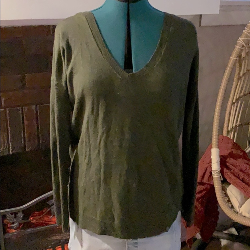 American eagle sweater. Green. Medium